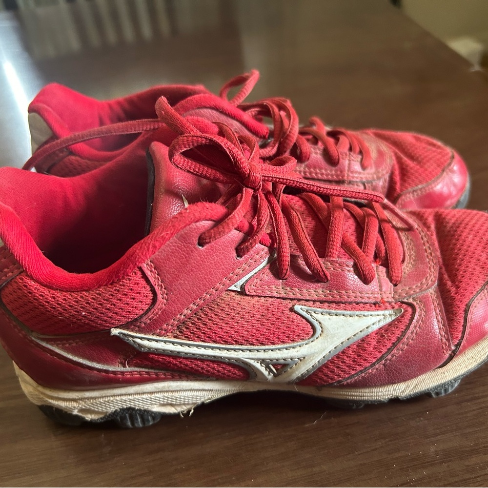 Baseball cleats